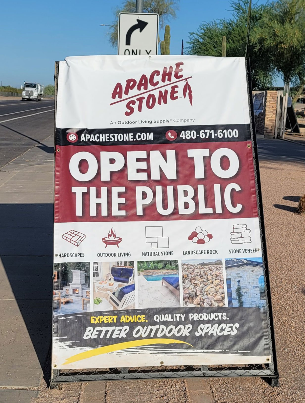 Apache-Pallet-Rack-Banner-installed
